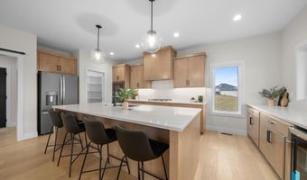 1517 W Autumn Cir, Brandon, SD 57005