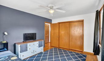 922 S Oak Ave, Aurora, MO 65605