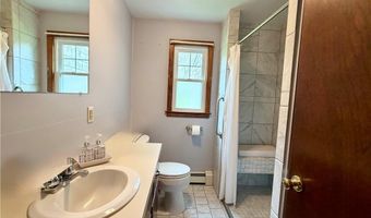 6 Lakewood Dr, Narragansett, RI 02882