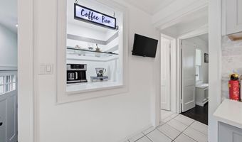 8 Rosewood Ave, Amityville, NY 11701