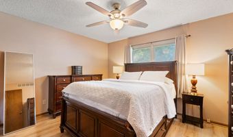 5635 E 39th St N, Bel Aire, KS 67220
