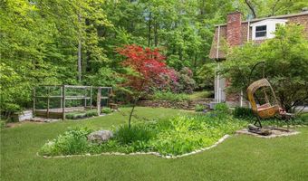 12 Robin Vale Dr, Glocester, RI 02857