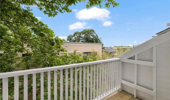 28 Young St 3, Newport, RI 02840