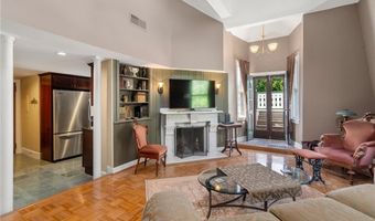 6 Howe Ave 8, Newport, RI 02840