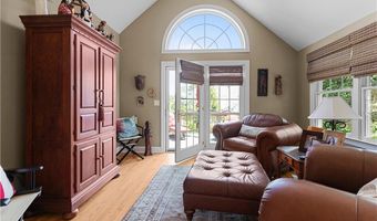 61 Seal Island Rd, Bristol, RI 02809