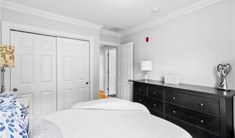 21 Starr Dr 207, Narragansett, RI 02882