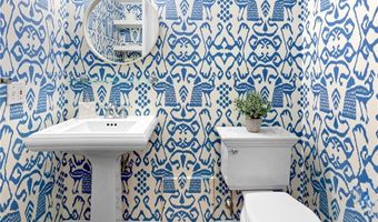 1 Harbor View Dr, Newport, RI 02840