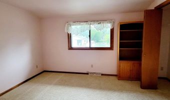 41511 N Country Club Dr, Antioch, IL 60002