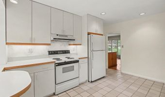 8590 Lynnehaven Dr, Amberley, OH 45236