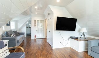 34 Island View Ave, Branford, CT 06405