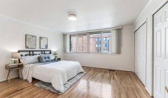 1763 S HAYES St 2, Arlington, VA 22202