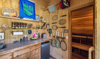 10 Pepperidge Ln, Amagansett, NY 11930