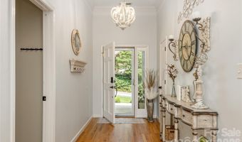 7 Oak Hollow Dr, Asheville, NC 28805