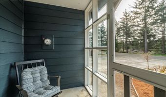 1057 4th St SE, Bandon, OR 97411