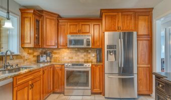 11 Hally Ln, Colchester, CT 06415