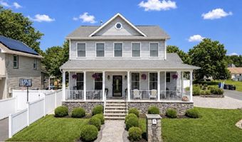 71 Compton St, Belford, NJ 07718
