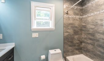 24 Livingston Ave, Andover, NJ 07801