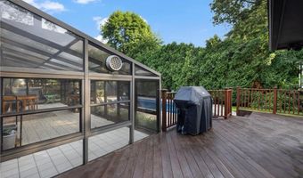 788 Namquid Dr, Warwick, RI 02888