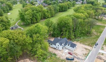 810 Club Dr W, Aurora, OH 44202