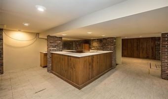 425 Kenilworth Ln, Ballwin, MO 63011