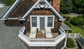 19 Ledge Rd, Bristol, RI 02809