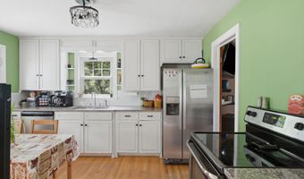 84 Lakeview Ave, Cheshire, CT 06410