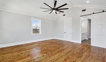 900 PERRIN Dr, Arabi, LA 70032
