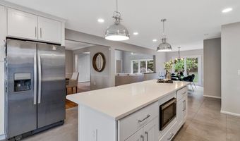 9908 KENTSDALE Dr, Potomac, MD 20854
