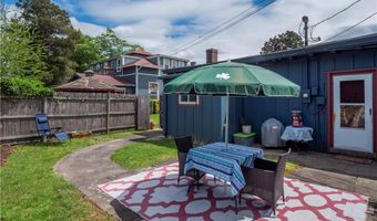 203 Fenner Ave 5, Middletown, RI 02842