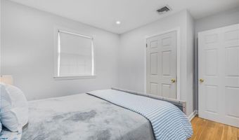 384 Valley Rd, Middletown, RI 02842