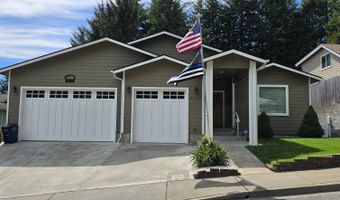 917 5 7TH St, Brookings, OR 97415