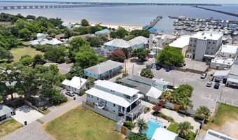 110 State St, Bay St. Louis, MS 39520