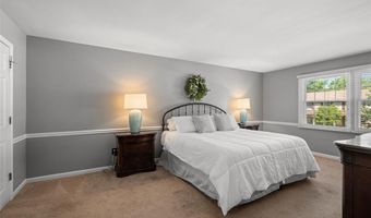 1858 Dougherty Estates Dr, Ballwin, MO 63021
