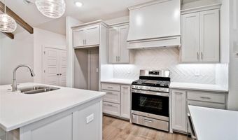 8 Plymouth Cir, Bella Vista, AR 72715