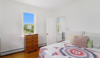 53 Warner St, Newport, RI 02840