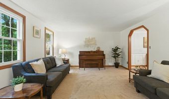 9 Ellsworth Rd, Andover, MA 01810