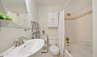 2233 SEMINOLE Rd 7, Atlantic Beach, FL 32233