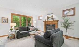 208 E APPLE CREEK Rd, Appleton, WI 54913