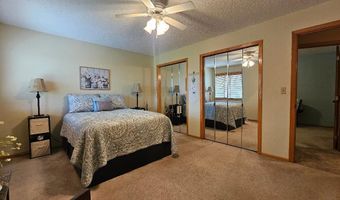 1015 CIRCLE Dr, Aberdeen, SD 57401