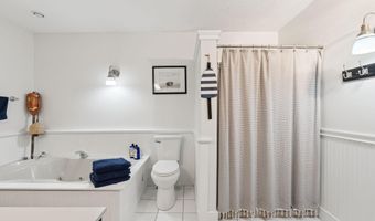 2 Valley Ave, Falmouth, ME 04105