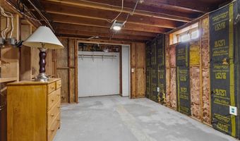 1958 Cranston St, Cranston, RI 02920