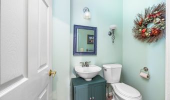 6 Colonial Cir, Alloway, NJ 07418