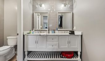 4907 CHANTICLEER Ave, Annandale, VA 22003