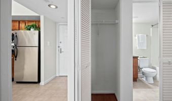 1001 N RANDOLPH St 913, Arlington, VA 22201