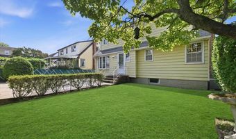 144 Hughes Pl, Albertson, NY 11507