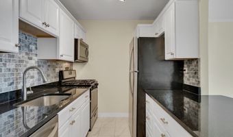 8 Whittier Pl 22B, Boston, MA 02114