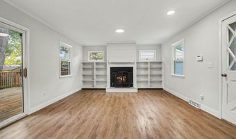 646 Center Dr, Ann Arbor, MI 48103