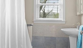21 Preston Dr, Barrington, RI 02806