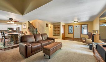 8 HILLTOP Ct, Appleton, WI 54914