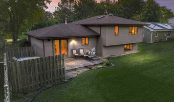 915 Carriage Dr, Algonquin, IL 60102